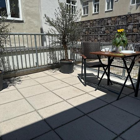 Апартаменти Klein Aber Fein Mit Terrasse Відень Екстер'єр фото